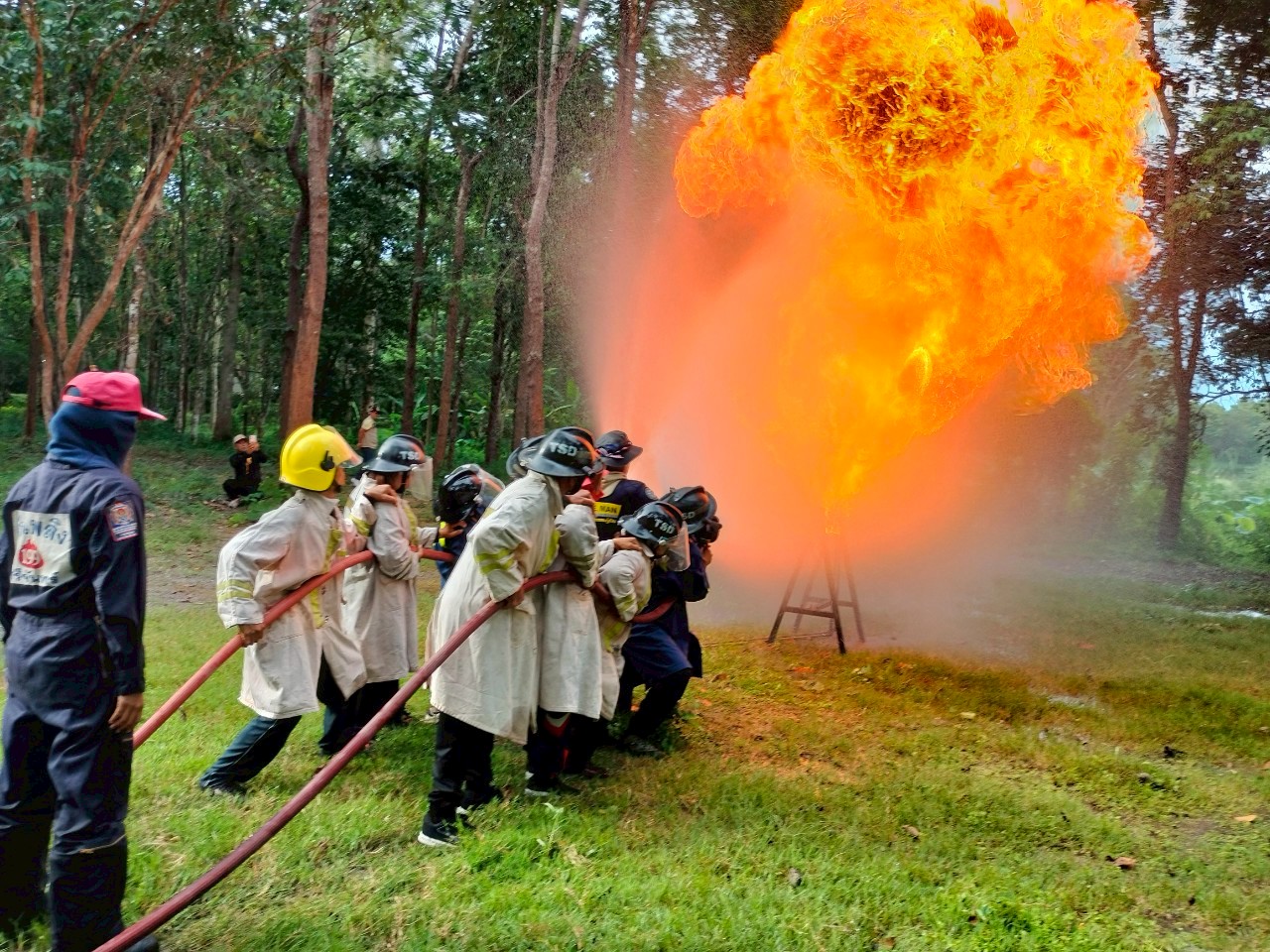 LINE_ALBUM_ทบทวน อปพร. 68_250813_410_397.jpg